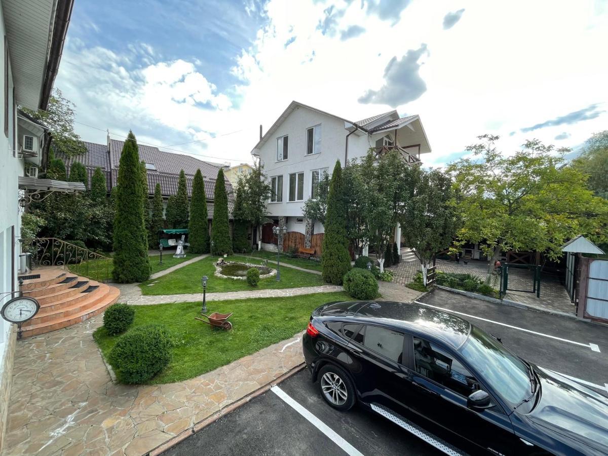 Apartments With Kitchen And Garden Kiev Bagian luar foto