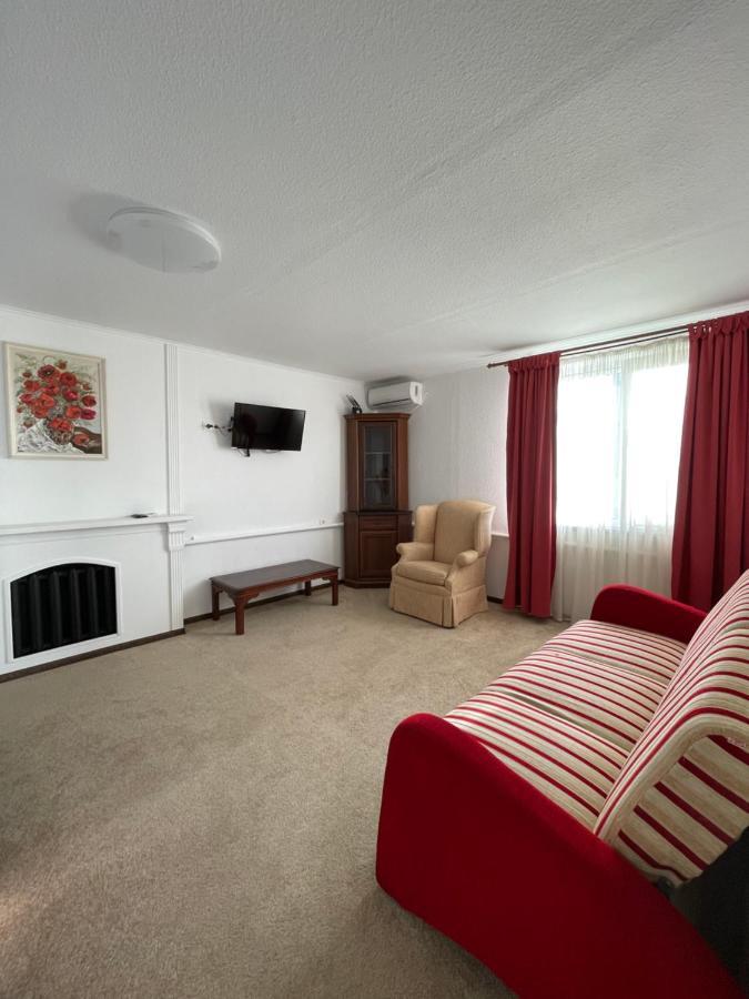 Apartments With Kitchen And Garden Kiev Bagian luar foto