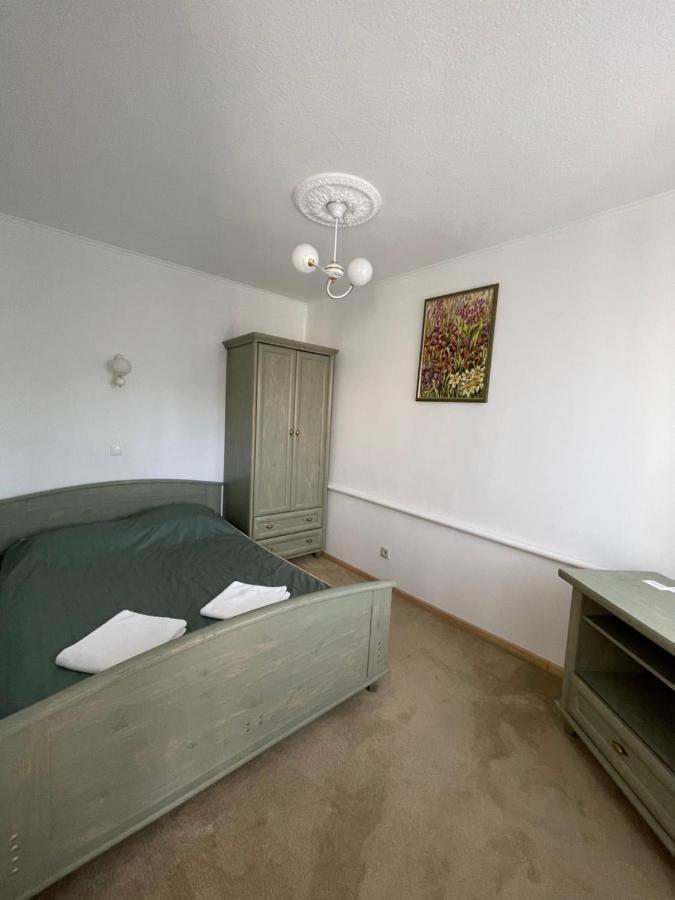 Apartments With Kitchen And Garden Kiev Bagian luar foto