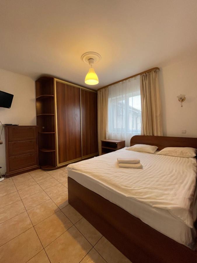 Apartments With Kitchen And Garden Kiev Bagian luar foto