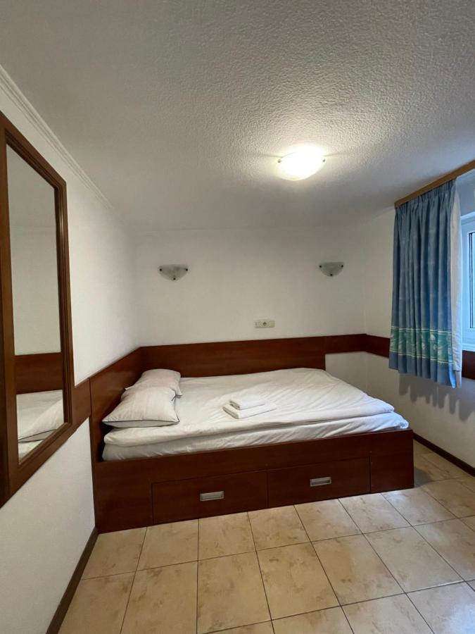 Apartments With Kitchen And Garden Kiev Bagian luar foto