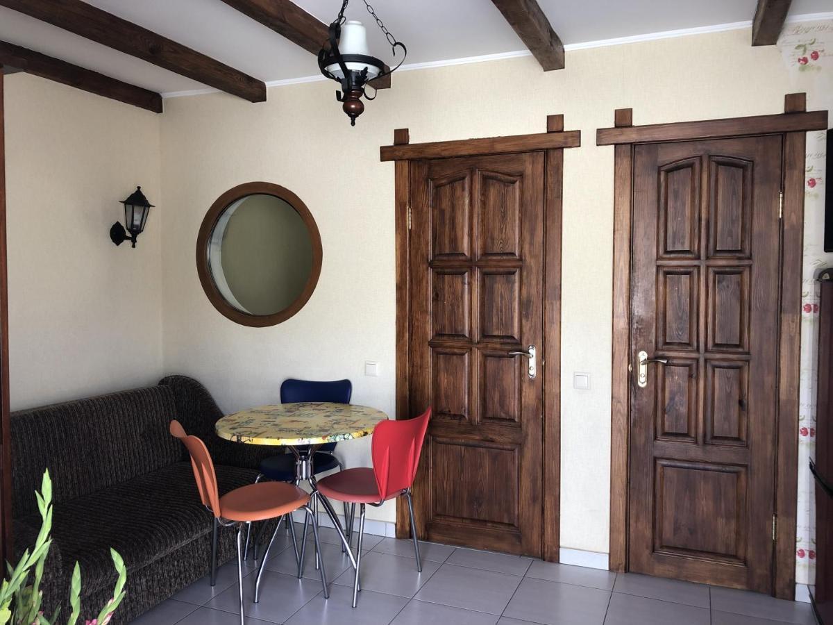 Apartments With Kitchen And Garden Kiev Bagian luar foto